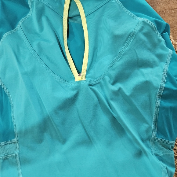 Lululemon 1/4 zip- 12 - Picture 9 of 9